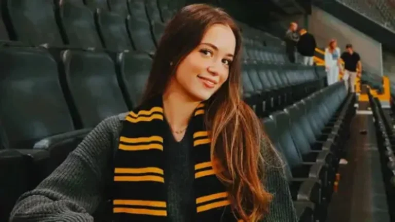 ميساء بن سبعيني تخطف الأضواء في مدرجات دورتموند