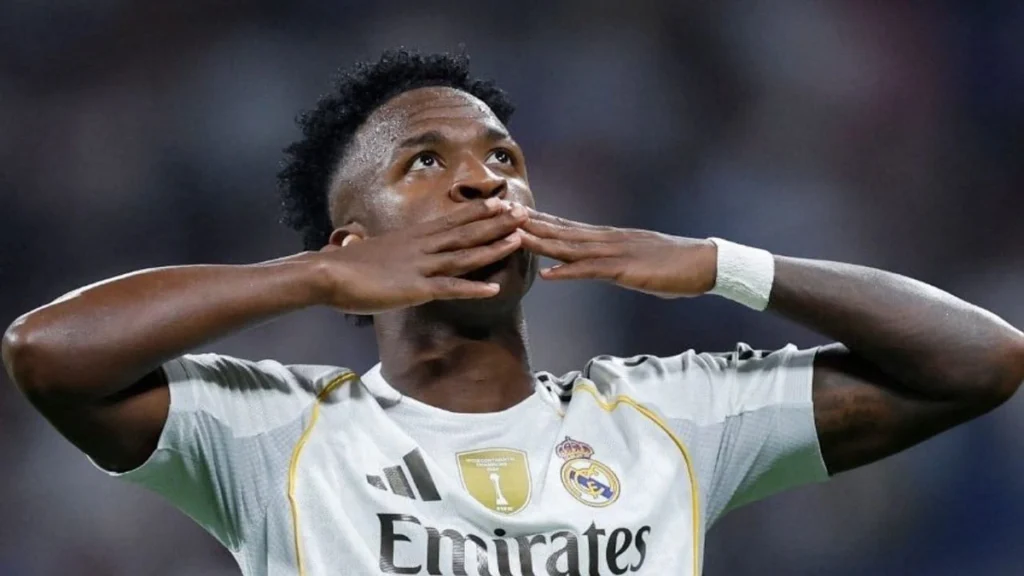 ريال مدريد يحسم القمة بثلاثية في شباك فياريال