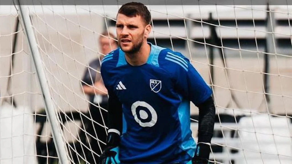 جاهزية حارس إندونيسيا قبل لقاء الأخضر