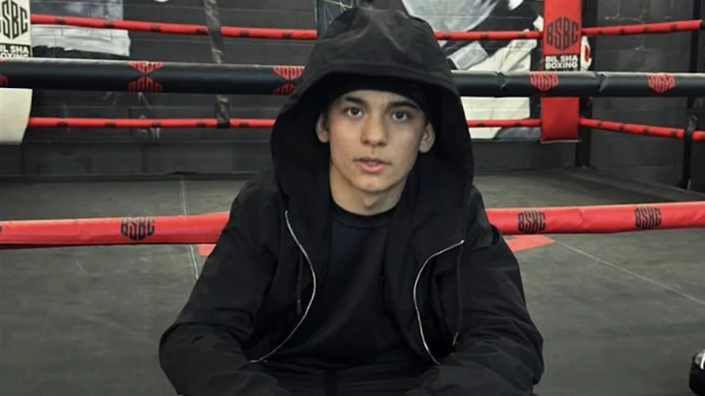 العثور على نجل أسطورة الملاكمة مقتولآ  داخل شقة