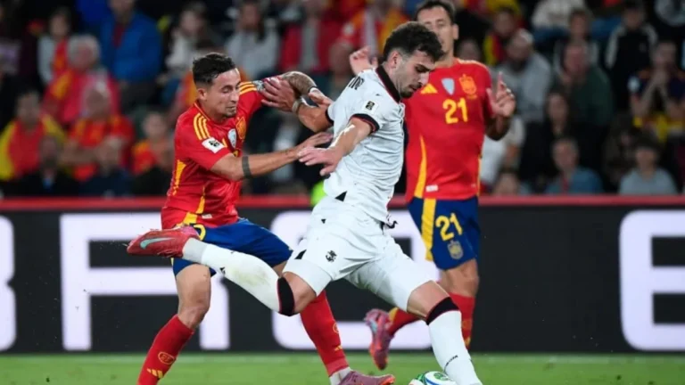 إسبانيا تواصل تألقها وتقترب من حسم التأهل إلى مونديال