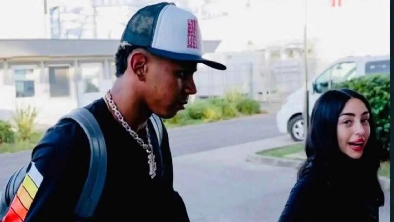 نيكي نيكول تصطحب يامال بعد تدريب برشلونة.. تغطية