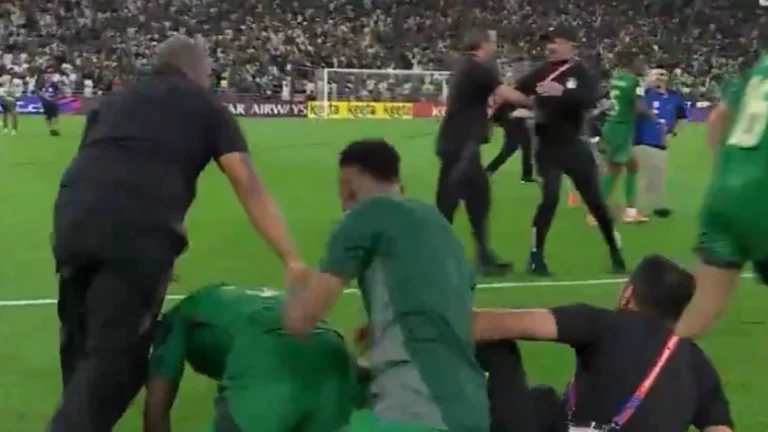 فرحة لاعبي الأخضر عقب التأهل للمونديال .. تغطية