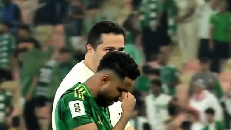 بكاء سالم الدوسري بعد التأهل  .. تغطية