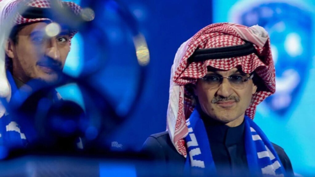 الأمير الوليد بن طلال يشارك تصورًا لطائرات ناس بشعار الهلال