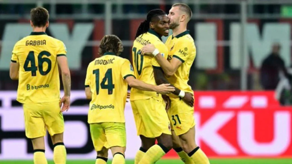 ميلان يتصدر الدوري الإيطالي بفوز مثير على فيورنتينا
