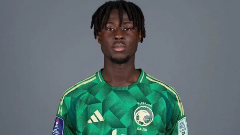 إيقاف لاعب الهلال سعود هارون 4 مباريات وتغريمه 10 آلاف ريال