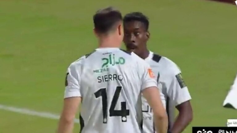 اشتباك بين لاعبي الشباب في كأس الملك .. تغطية