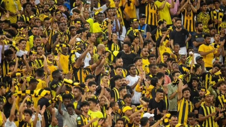 محمد نور يترك المنصة ويشارك الكورفا قولد الاحتفال .. تغطية