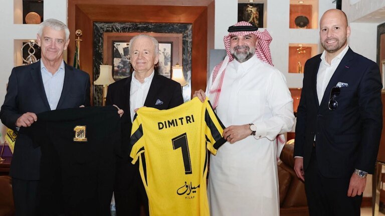 ديمتري يزور مقر نادي الاتحاد .. صور