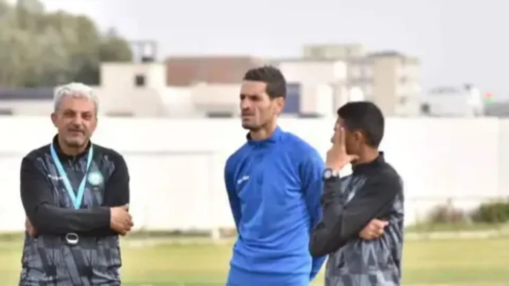 مدرب تونسي يدخل التاريخ بتدريب 3 أندية في 3 أيام
