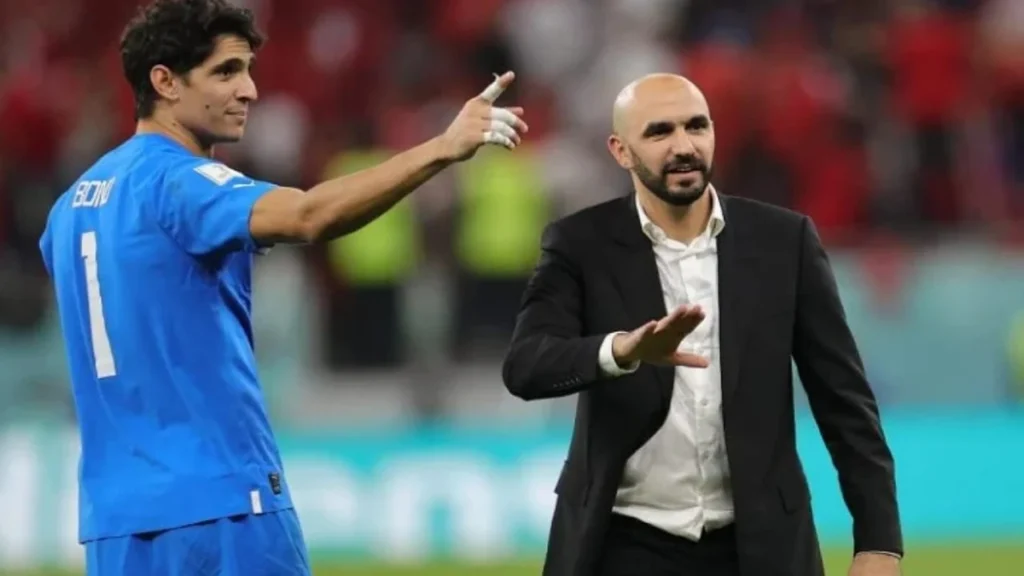 الركراكي يهنئ بونو بعد إنجازه في حفل الكرة الذهبية 2025 .. تغطية