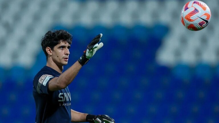 الهلال يتفق مبدئيًا مع ياسين بونو على تجديد العقد حتى 2028