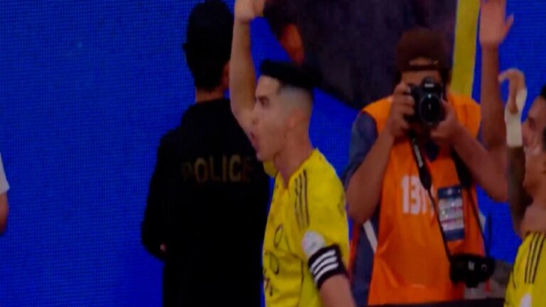 رونالدو يحتفل بالعرضة السعودية بعد هدفه بمرمى الفيحاء.. تغطية