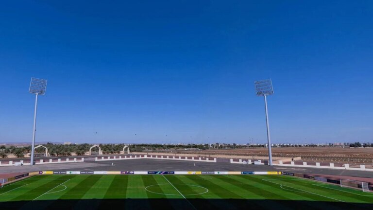 نيوم يبتعد عن الحكم الأجنبي في مواجهة النصر