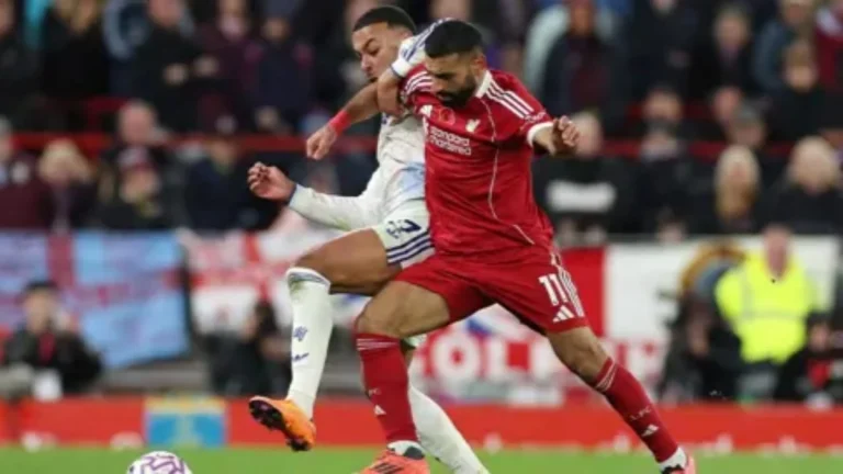 ليفربول يستعيد توازنه بثنائية أمام أستون فيلا