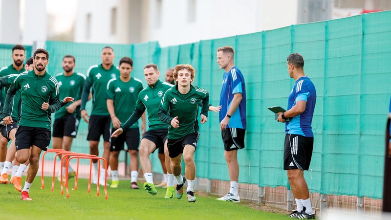 الشارقة يواجه الهلال بـ «سيناريو الأهلي».. والوحدة يُقابل الغرافة بلا ضغوط