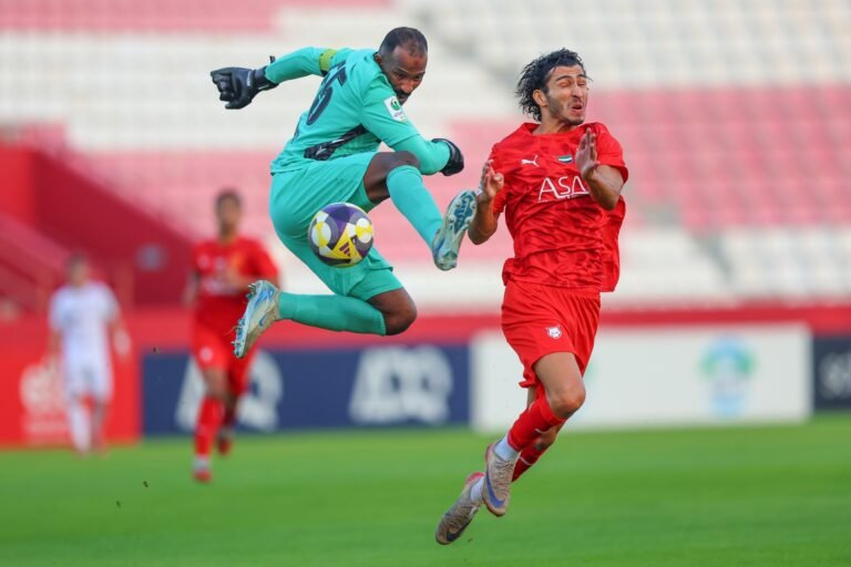 مستفيداً من خسارة دبا الحصن.. الفجيرة يهزم الحمرية ويتصدر دوري «الأولى»