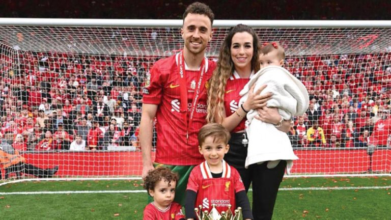 نجلا جوتا ضمن تمائم ليفربول أمام ولفرهامبتون في «أنفيلد»