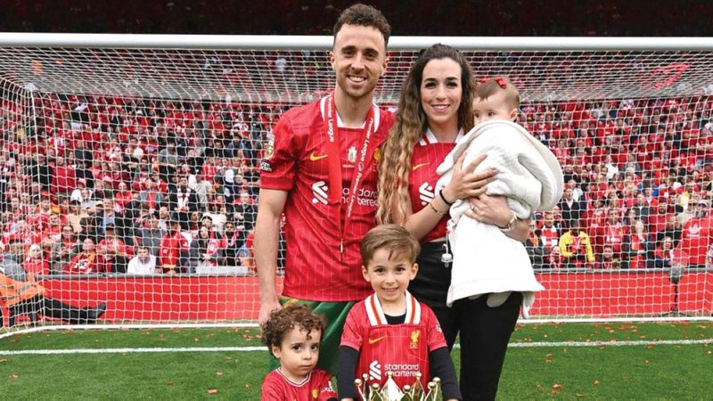 نجلا جوتا ضمن تمائم ليفربول أمام ولفرهامبتون في «أنفيلد»