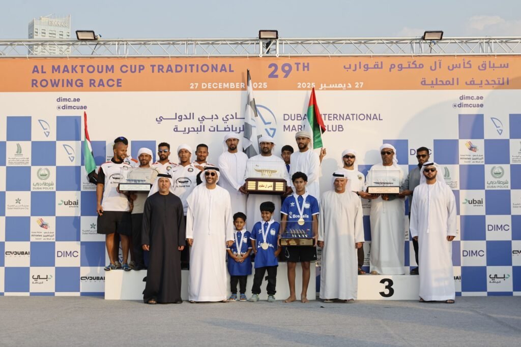 «زلزال» بطلاً لشوط الفئة المحلية في كأس آل مكتوم للتجديف