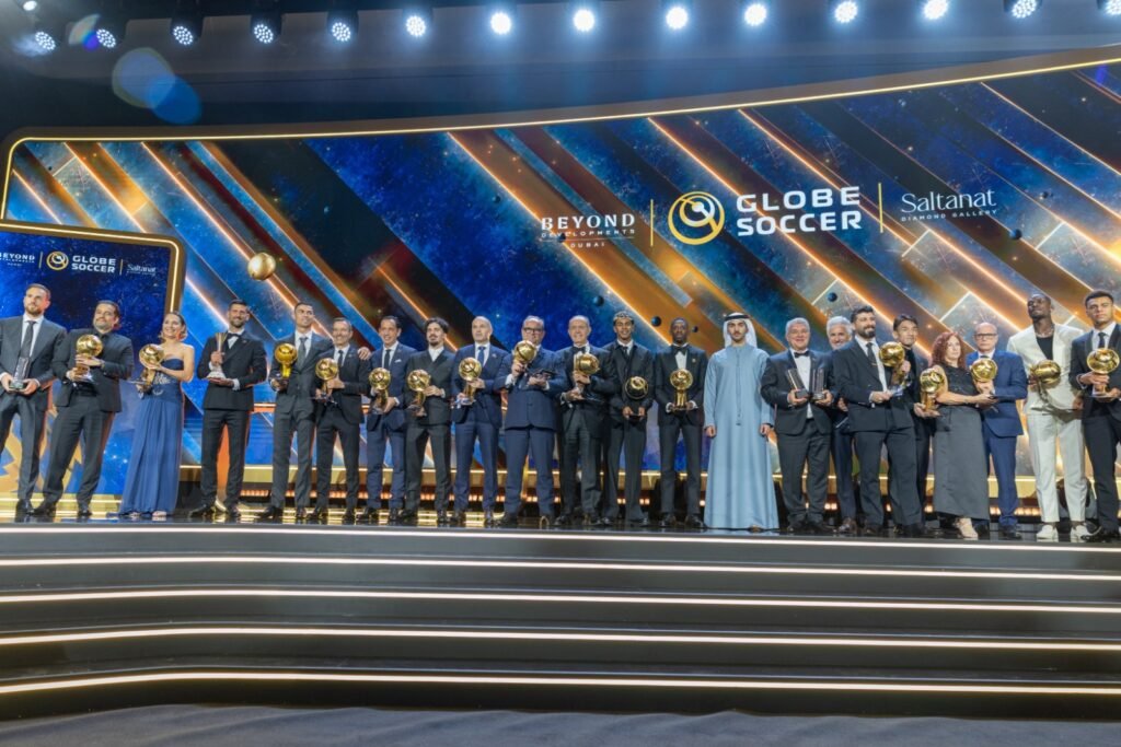 محمد بن راشد بن محمد بن راشد يشهد جانباً من فعاليات النسخة 16 من جوائز "غلوب سوكر"