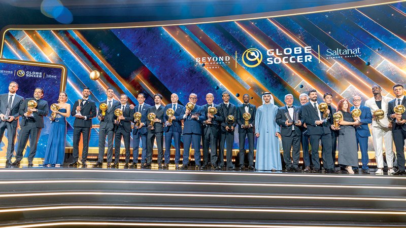 محمد بن راشد بن محمد يشهد جانباً من فعاليات النسخة 16 من جوائز «غلوب سوكر»