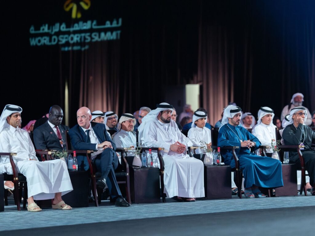 بحضور أحمد بن محمد.. ناصر بن حمد آل خليفة يستعرض أهمية التفكير القيادي وركائز النجاح الرياضي