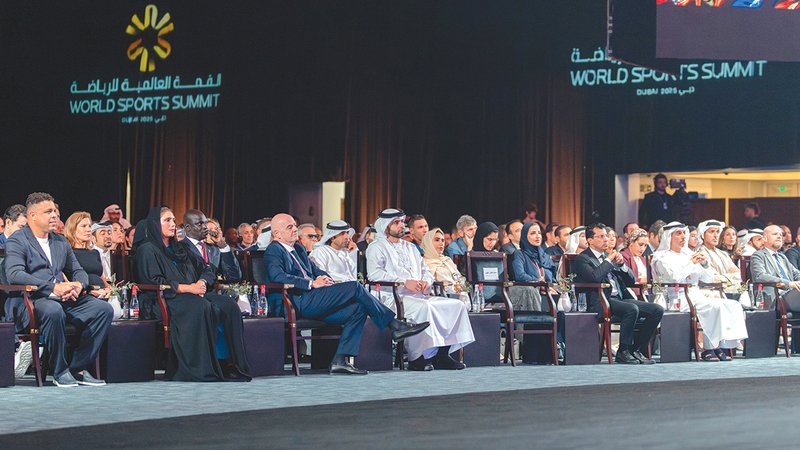 منصور بن محمد يشهد انطلاق أعمال «القمة العالمية للرياضة» في دبي