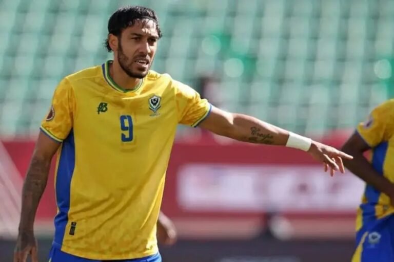 أمم أفريقيا: الحكومة الغابونية تعلّق نشاط المنتخب وتحل الجهاز الفني وتوقف أوباميانغ