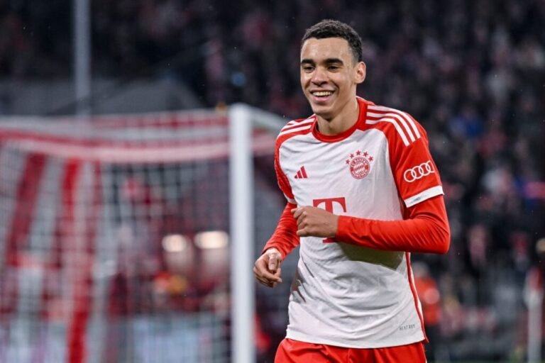 موسيالا أول لاعب يعود لتدريبات بايرن ميونخ