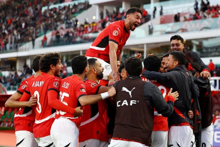 عطية وإبراهيم وصلاح يقودون مصر إلى ربع نهائي كأس إفريقيا